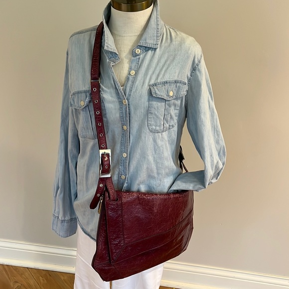Kooba raspberry / plum distressed saddle bag crossbody purse laptop bag - Picture 1 of 11